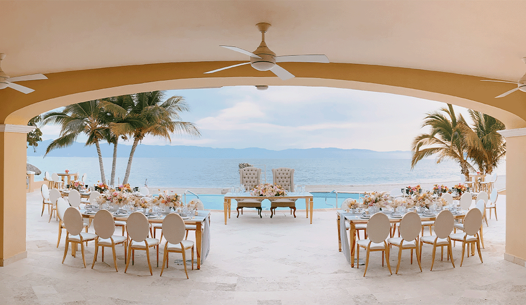 Host your weddings at Beach Club of Casa Velas Hotel, Puerto Vallarta 